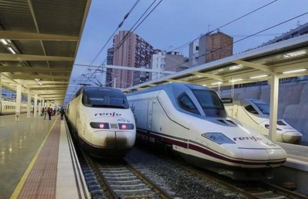 The Train Office Estudio 01 Alicante Luaran gambar